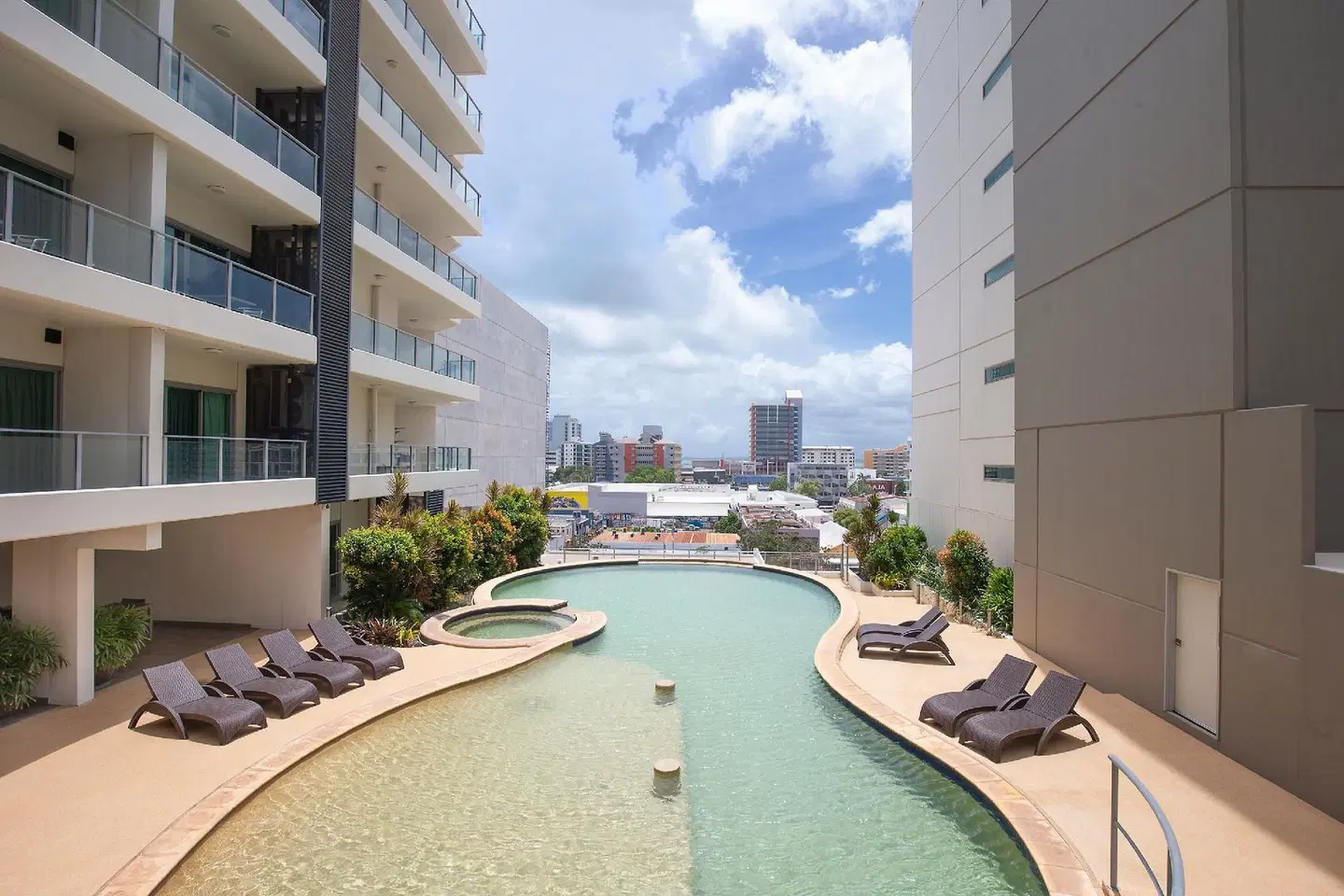 Mantra Pandanas EXTERIOR