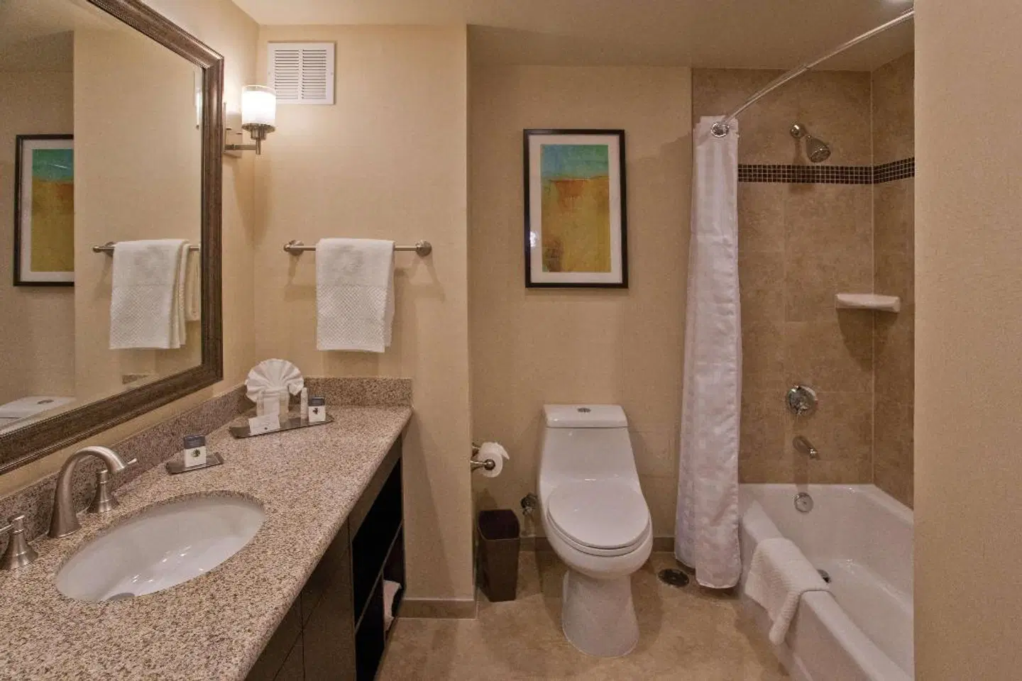 DoubleTree by Hilton Rosemead Badezimmer
