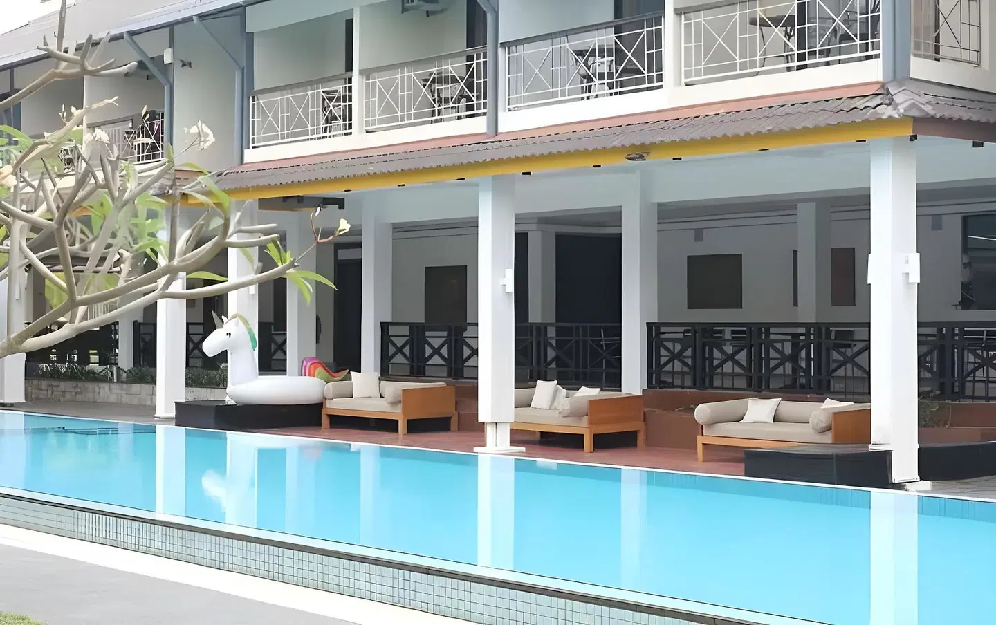 Alia Residence Business Resort OUTDOOR_POOL