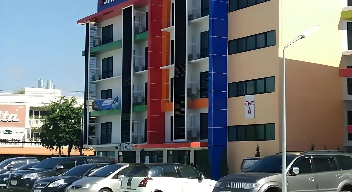 Sakura Budget Hotel EXTERIOR