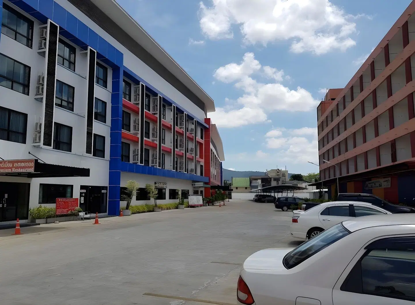Sakura Budget Hotel EXTERIOR