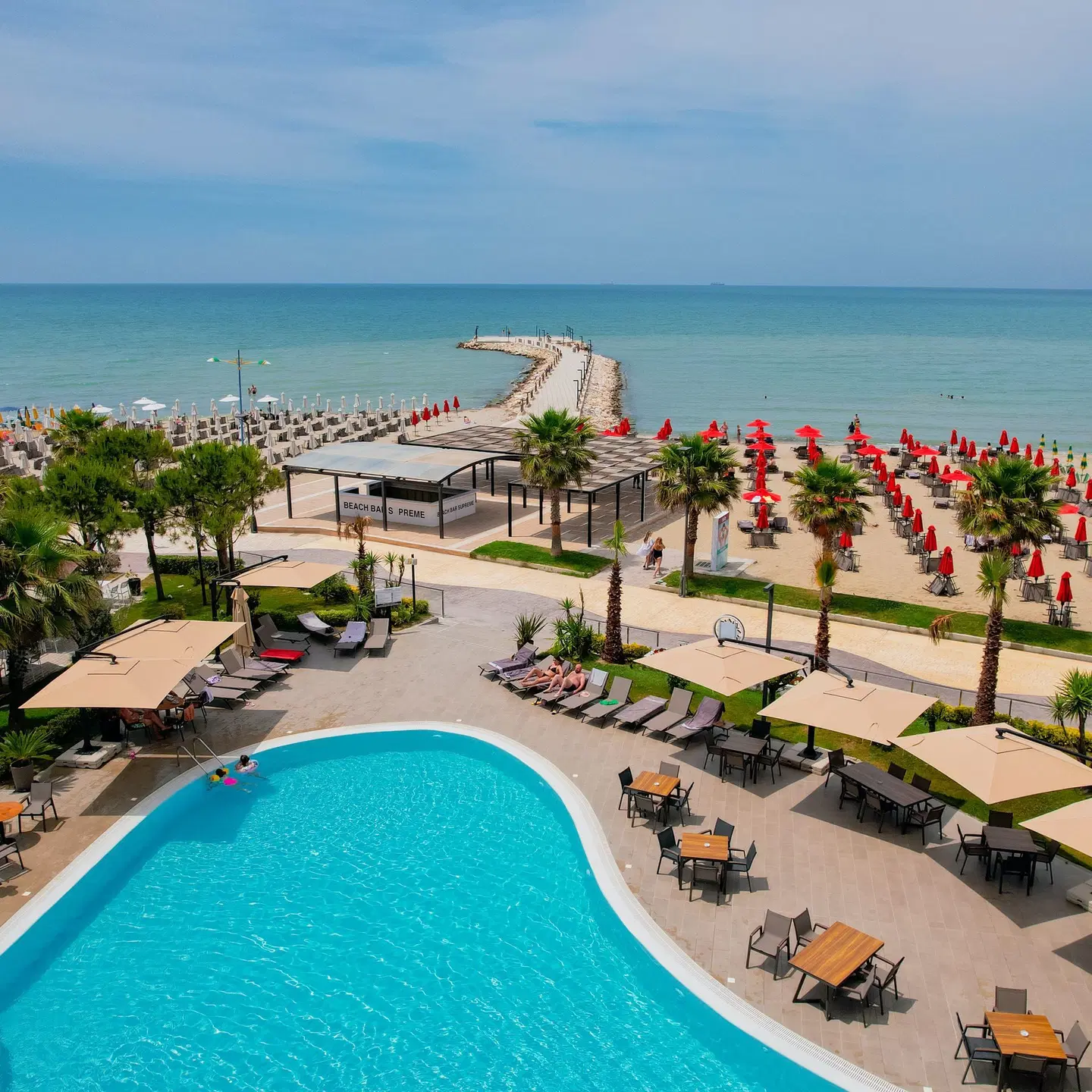 Supreme Hotel OUTDOOR_POOL