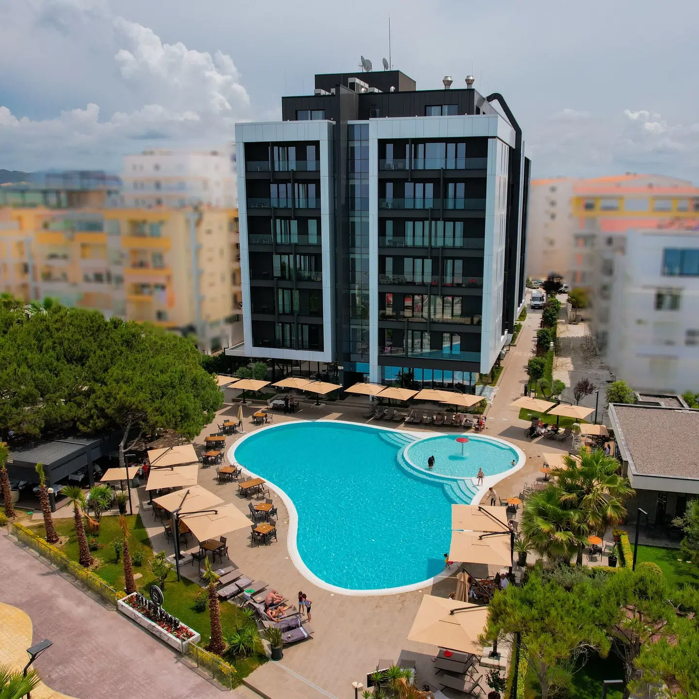 Supreme Hotel EXTERIOR