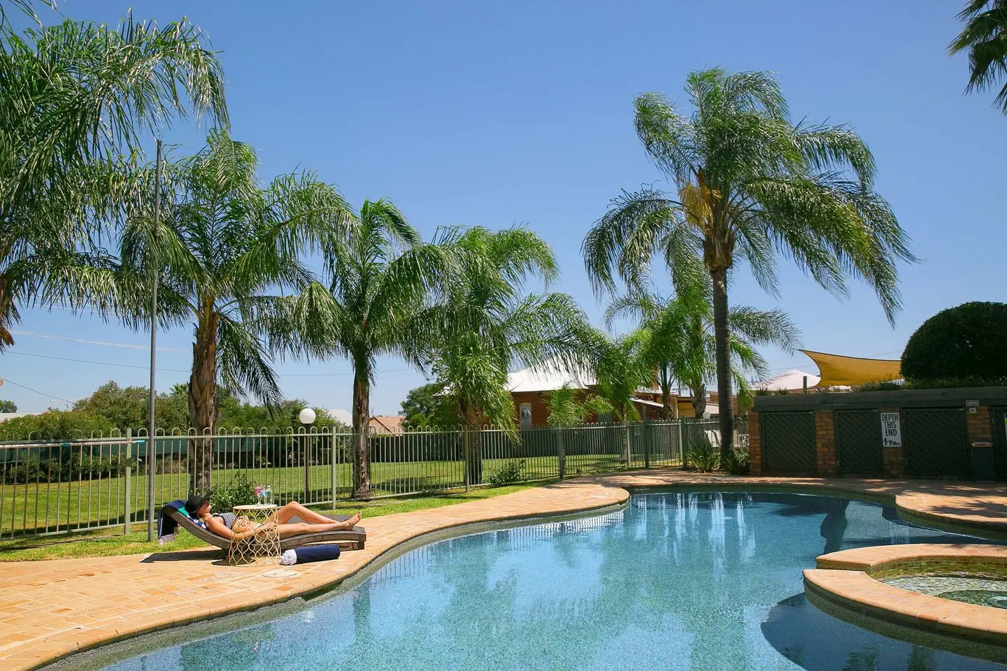 Best Western Sanctuary Inn OUTDOOR_POOL