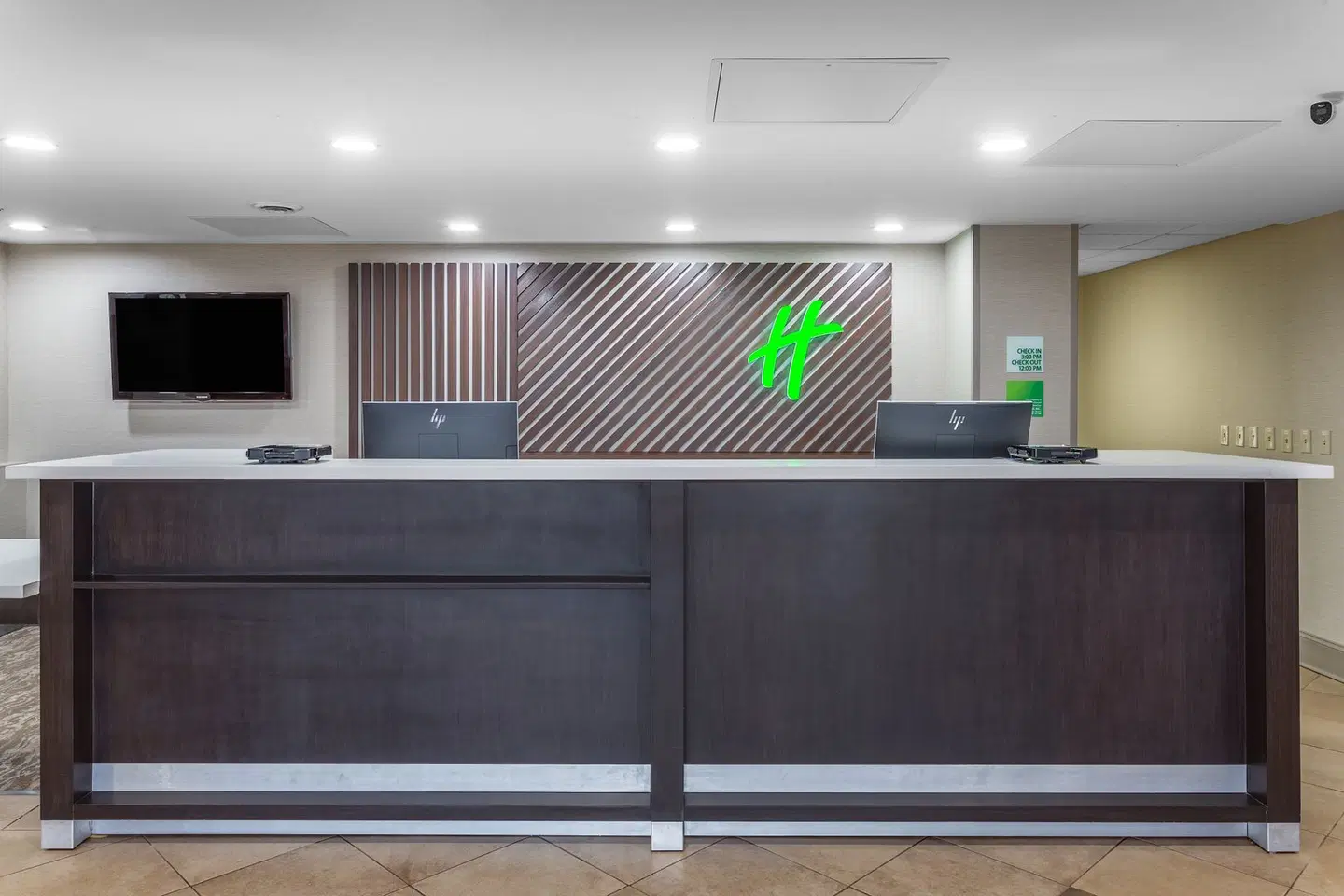Holiday Inn Rockford (I-90&Rt 20/State St) by IHG LOUNGE_LOBBY
