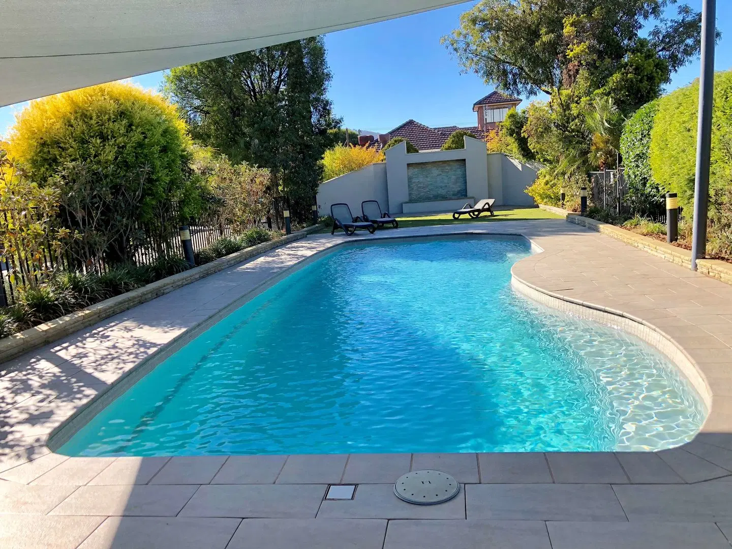 Best Western Plus All Settlers Motor Inn OUTDOOR_POOL