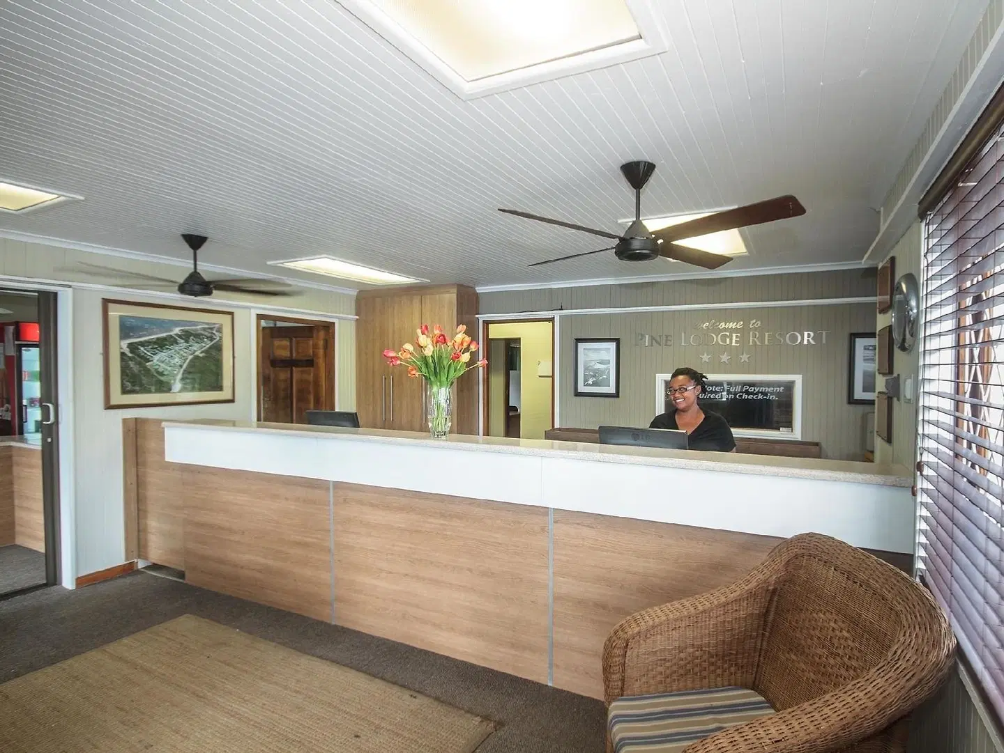 Pine Lodge Resort LOUNGE_LOBBY