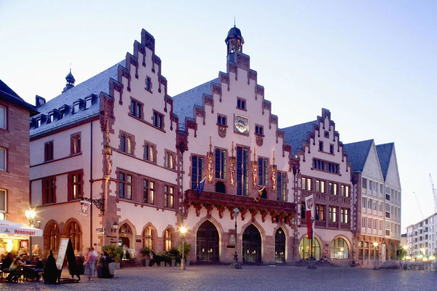 Premier Inn Frankfurt City Hauptbahnhof EXTERIOR
