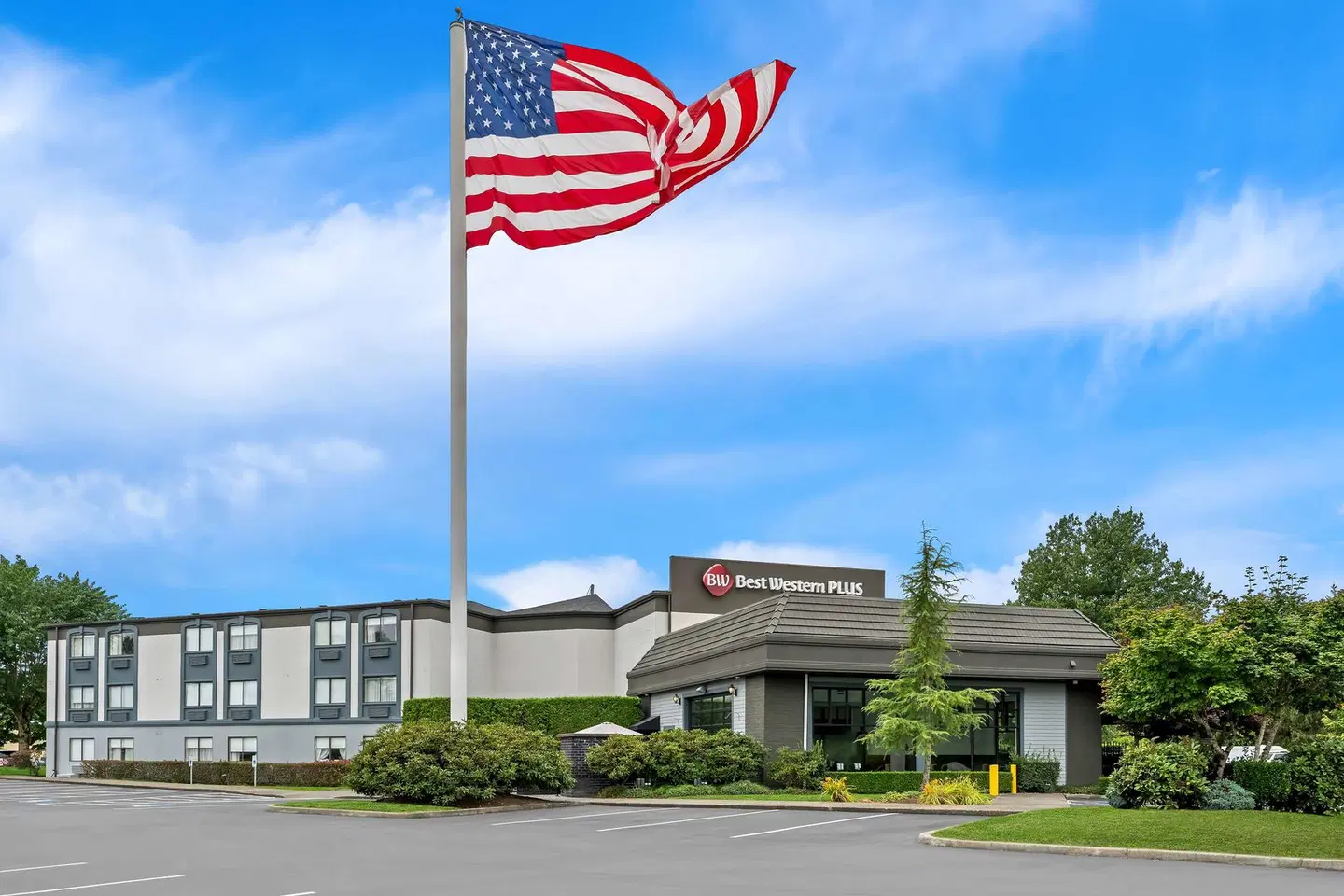 Best Western Premier Plaza Hotel and Conference Center EXTERIOR