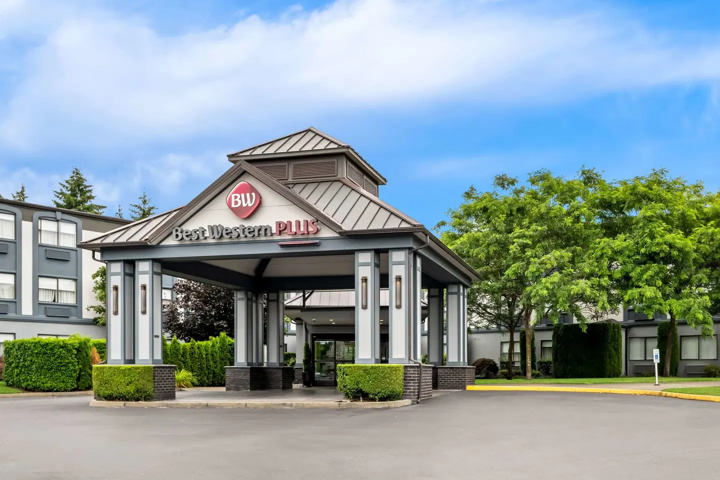 Best Western Premier Plaza Hotel and Conference Center EXTERIOR