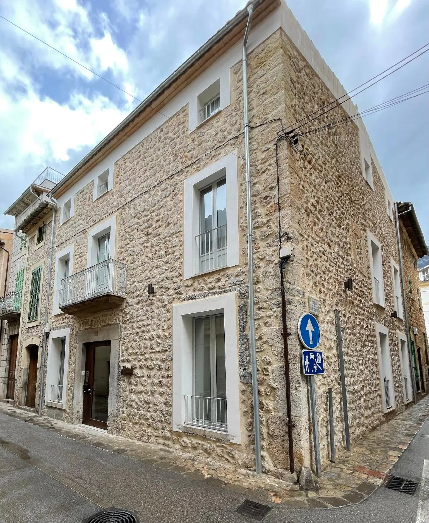 Meem Townhouse EXTERIOR