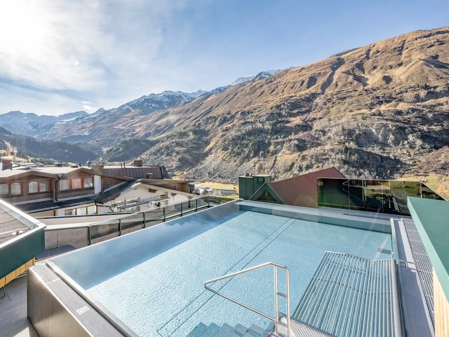 Enzian OUTDOOR_POOL