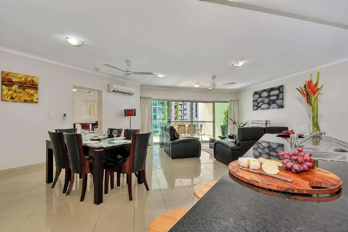 Argus Apartments Darwin Restaurant