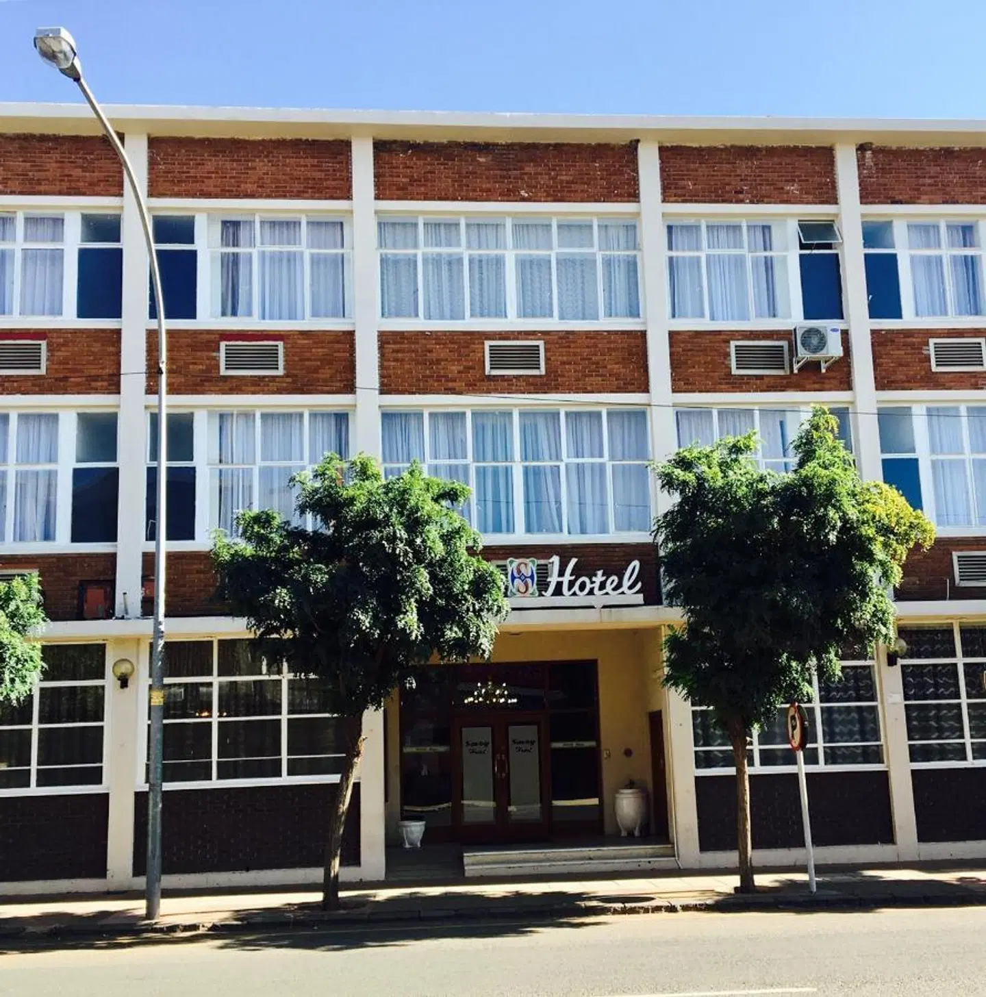 Savoy Hotel Kimberley EXTERIOR