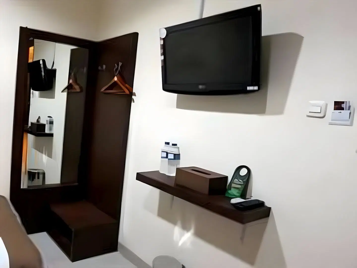 Vindhika Hotel BATHROOM