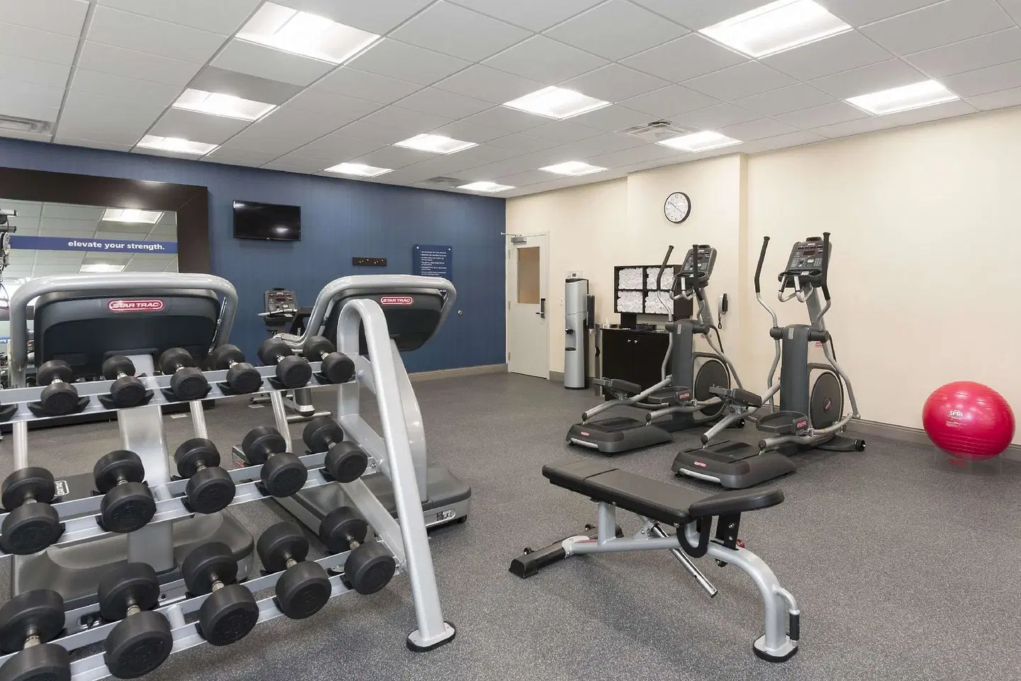 Hampton Inn & Suites Chicago Schaumburg SPORTS_AND_LEISURE