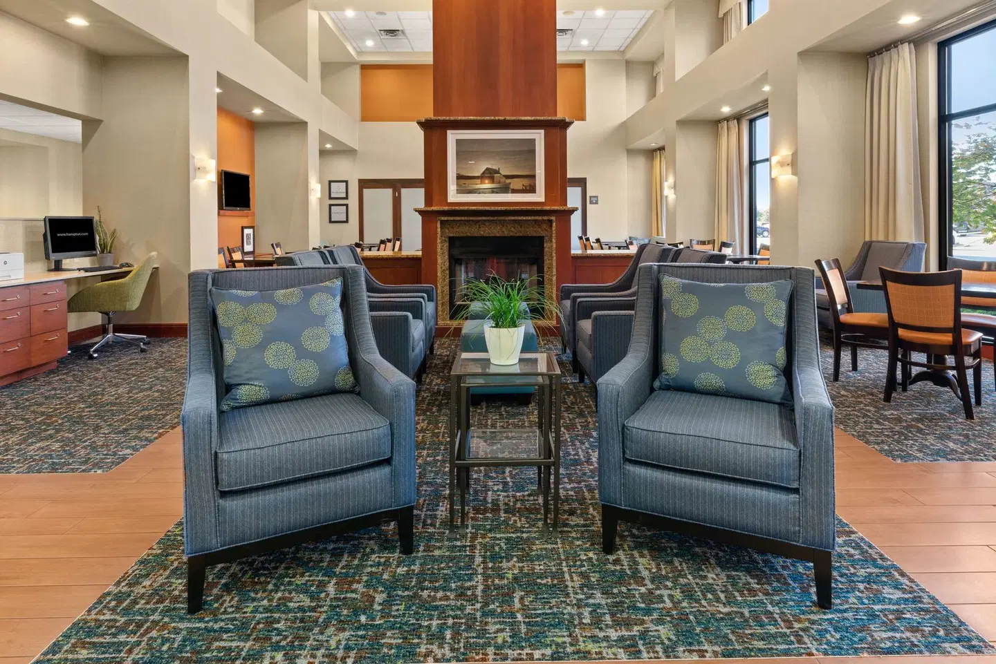Hampton Inn & Suites Burlington LOUNGE_LOBBY