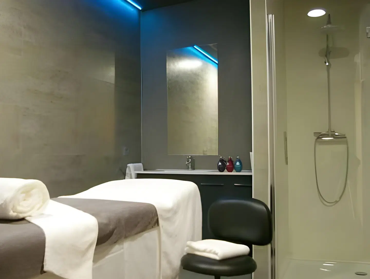 Apartahotel & Spa Jacetania Badezimmer