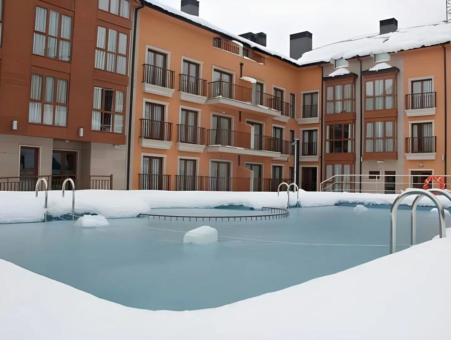 Apartahotel & Spa Jacetania OUTDOOR_POOL