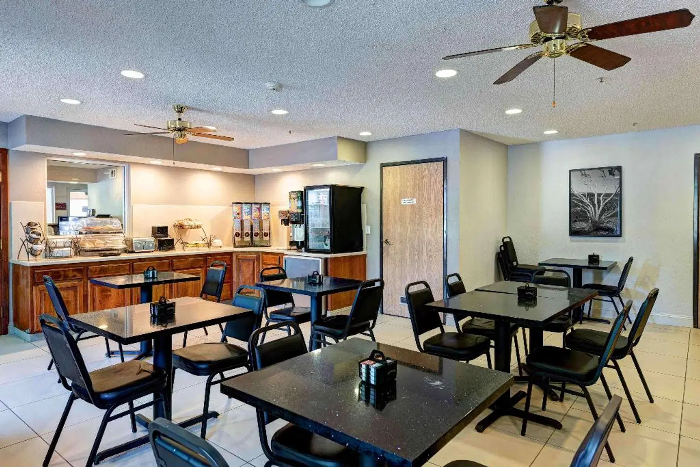 Baymont Inn and Suites Redding LOUNGE_LOBBY