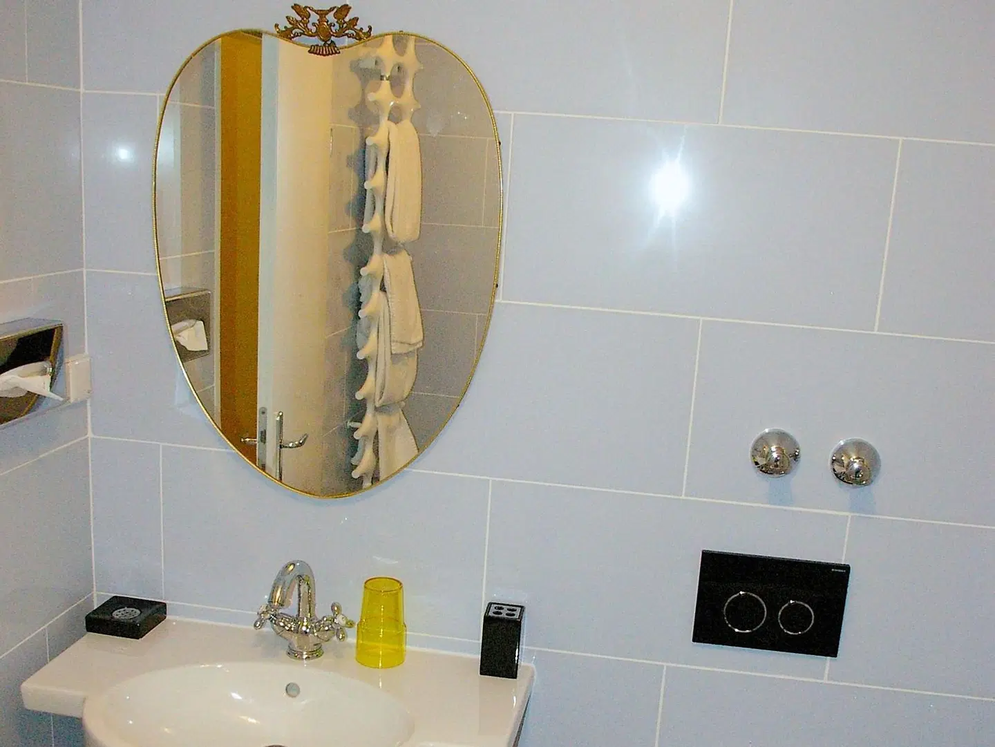 The Suite Hotel Badezimmer