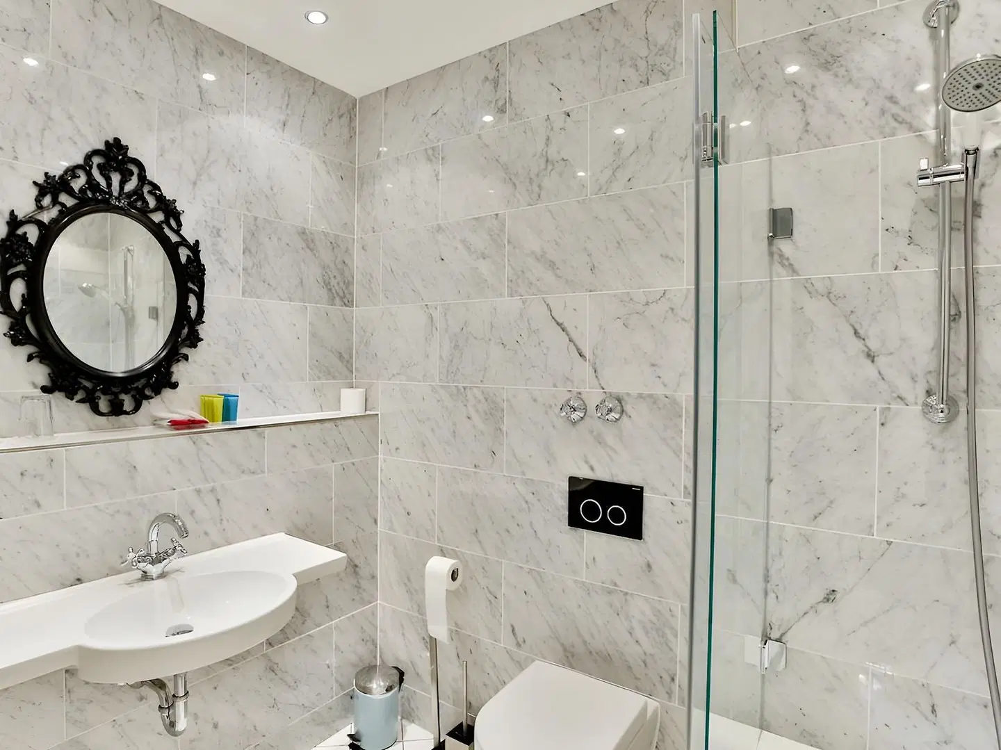 The Suite Hotel Badezimmer