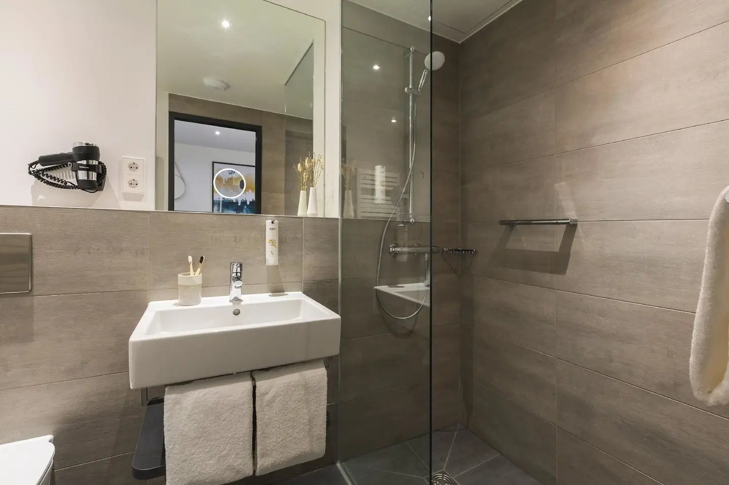 Candlewood Suites Dusseldorf Airport by IHG Badezimmer