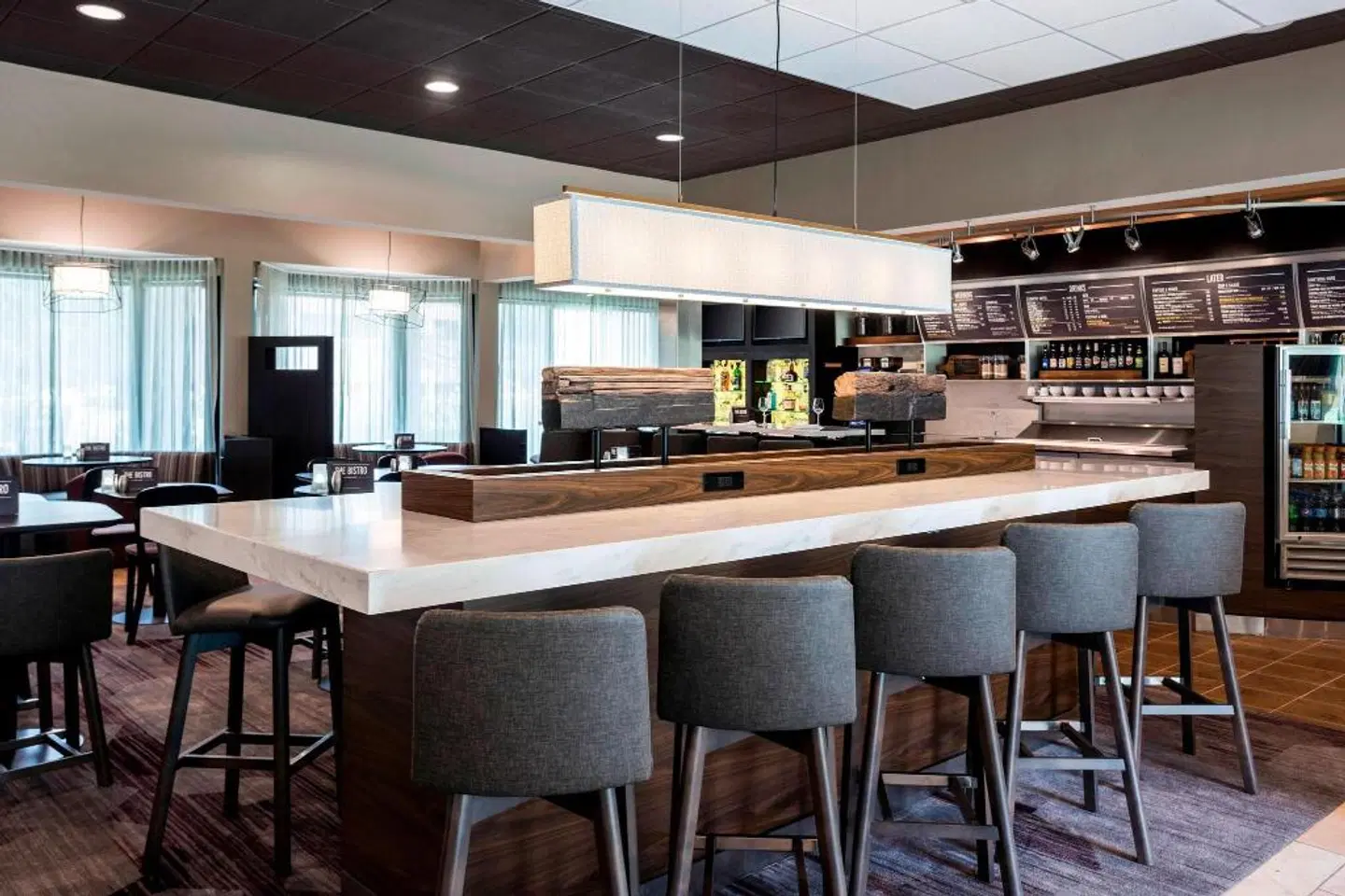 Courtyard by Marriott Chicago O'Hare Bar