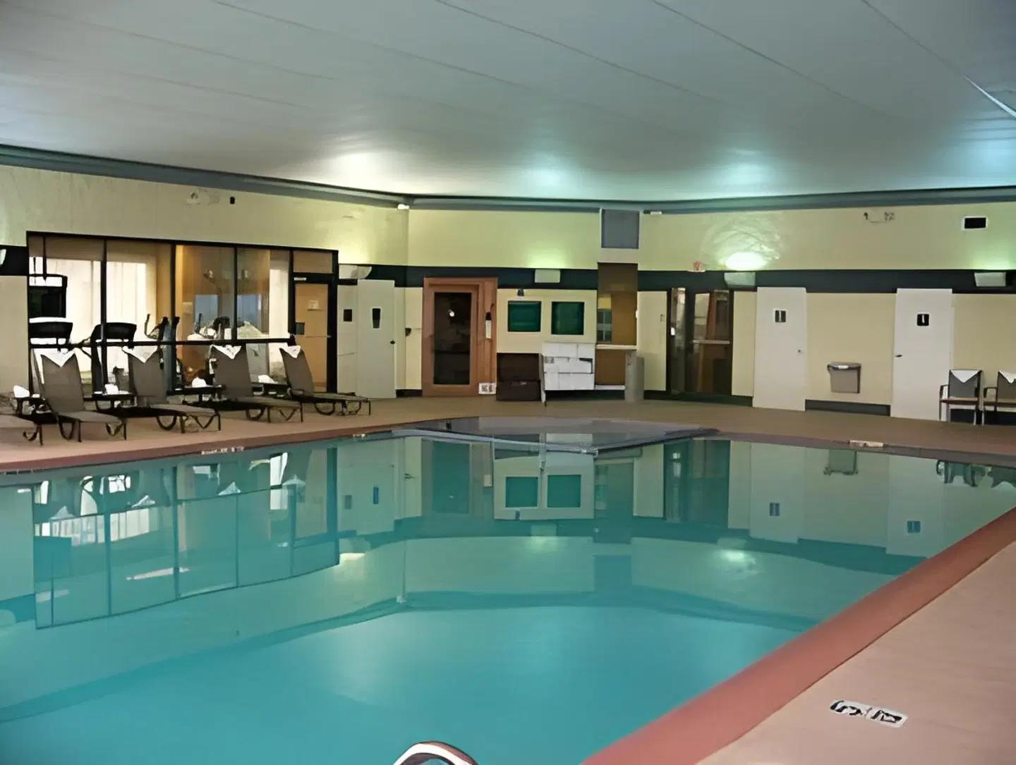 Holiday Inn & Suites Bolingbrook by IHG Hallenbad