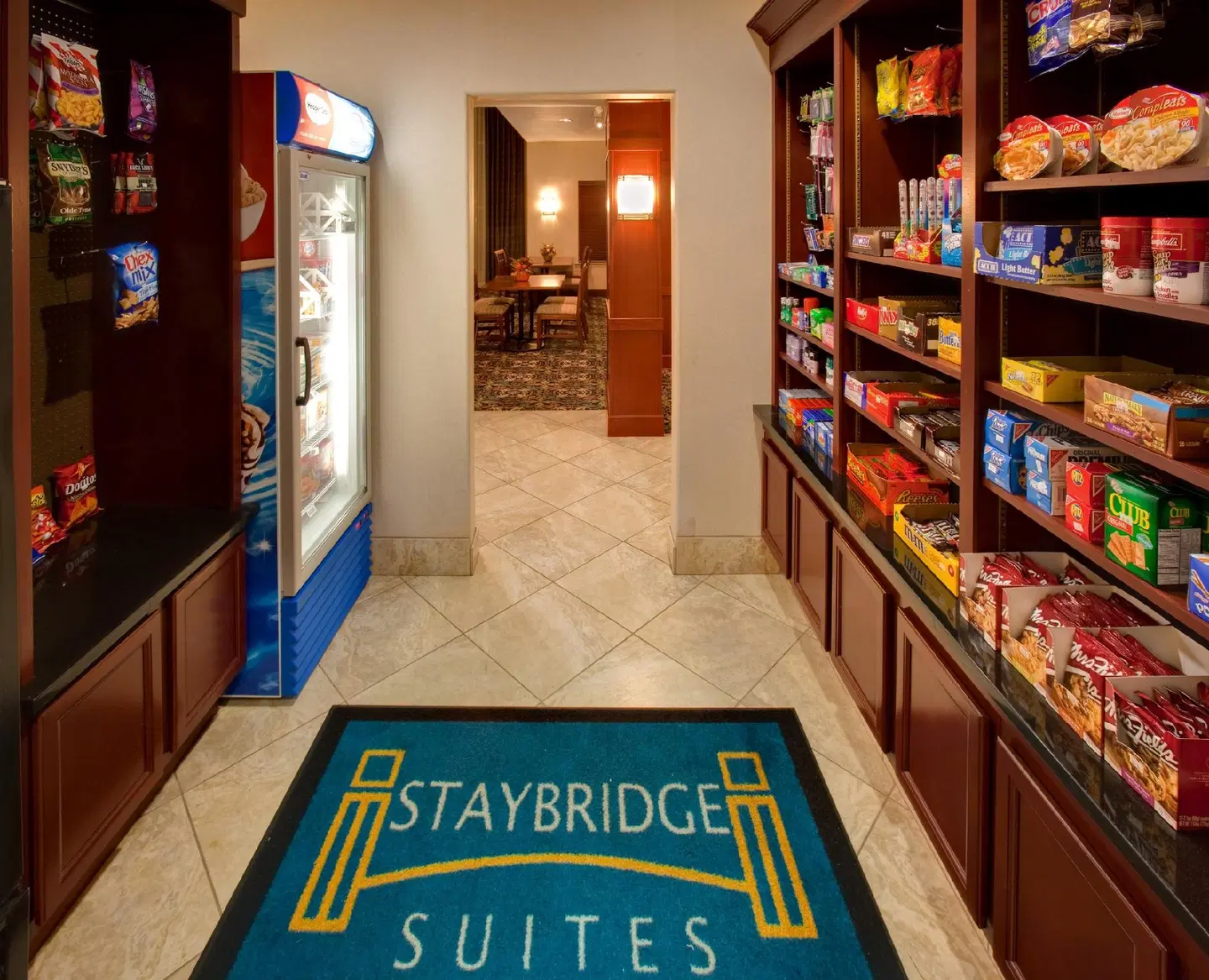 Staybridge Suites Rockford by IHG Bar