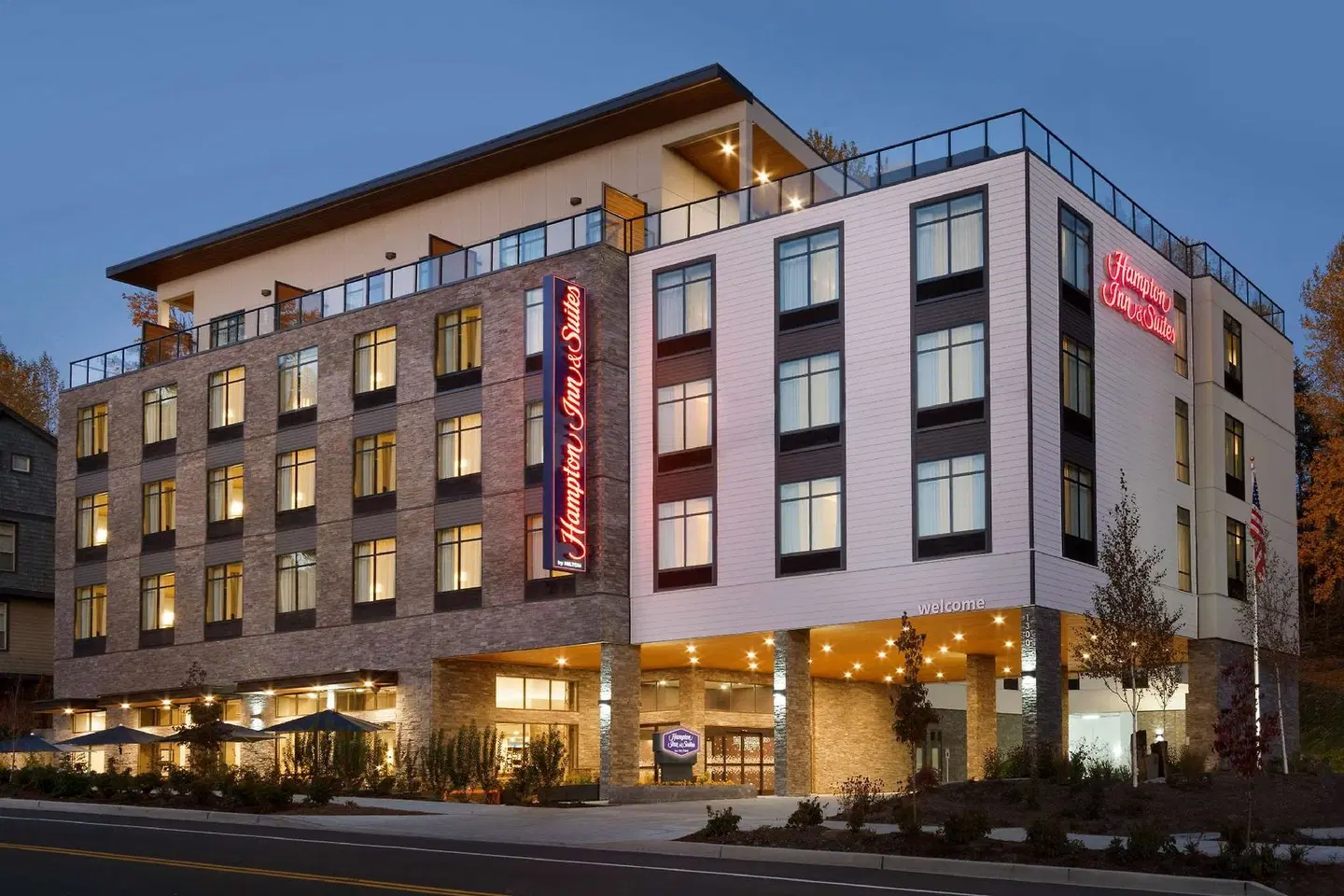 Hampton Inn & Suites Seattle/Renton EXTERIOR