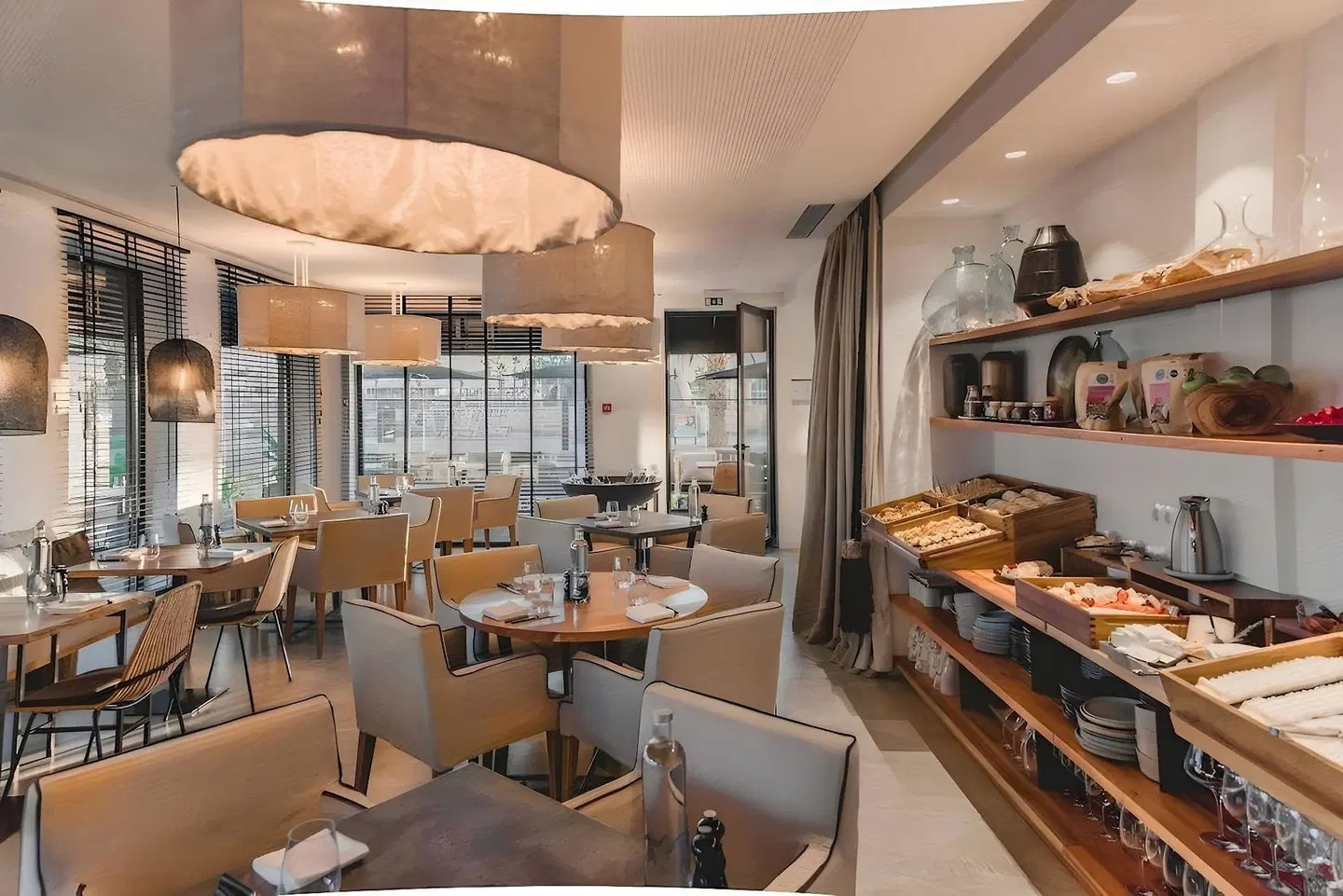 Lagos Avenida Hotel Restaurant