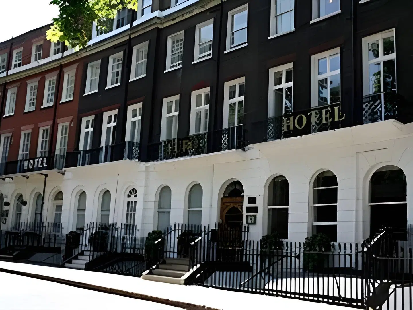 The Euro Hotel EXTERIOR