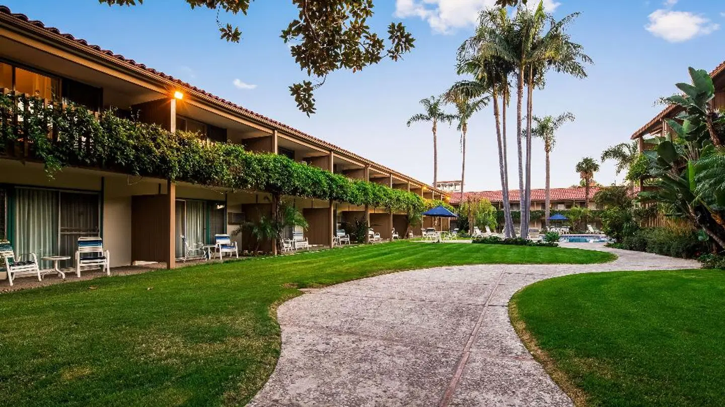 BEST WESTERN PLUS Pepper Tree Inn Garten