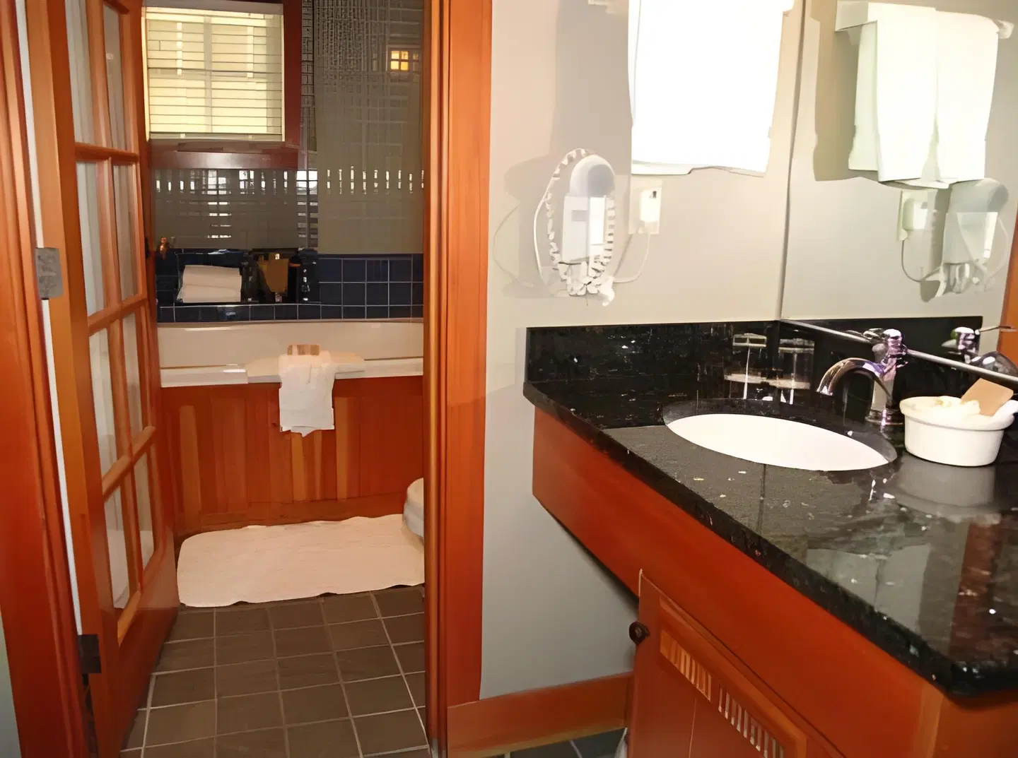 La Conner Channel Lodge Badezimmer