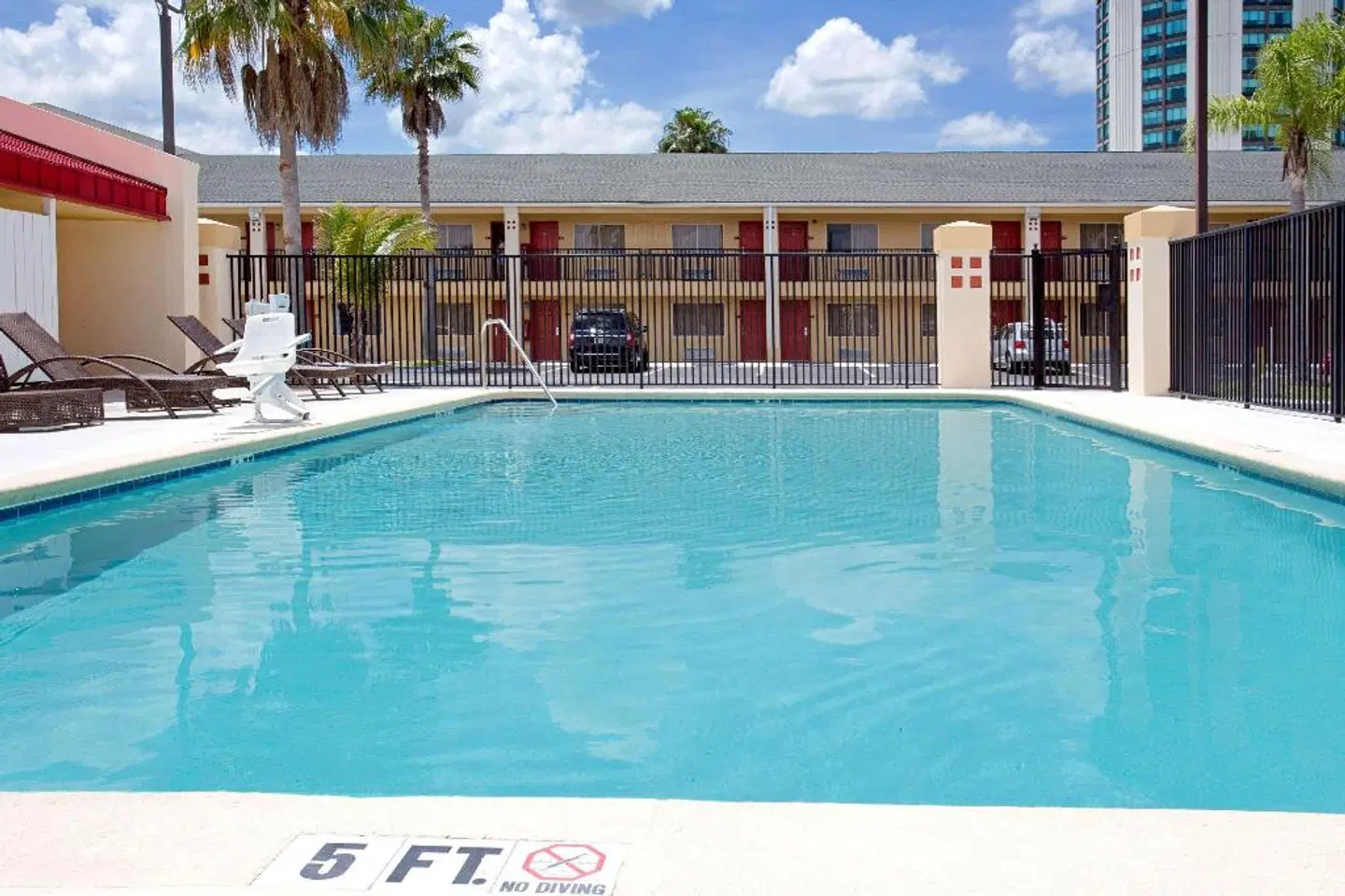 Super 8 by Wyndham Orlando International Drive OUTDOOR_POOL