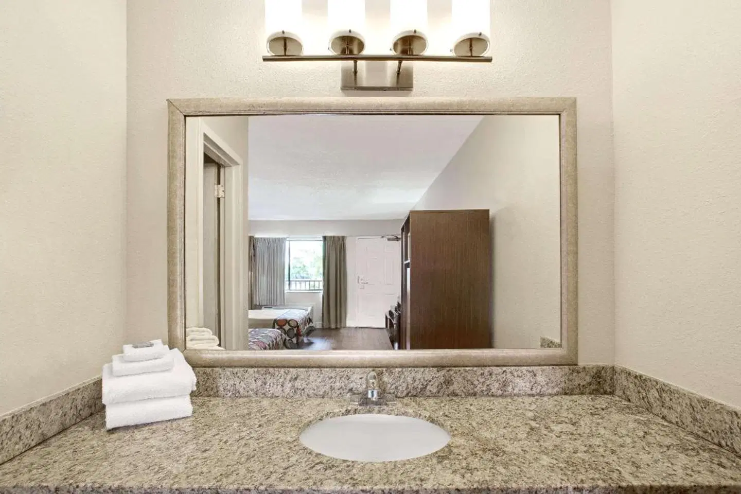 Super 8 by Wyndham Orlando International Drive ROOM_EXAMPLE