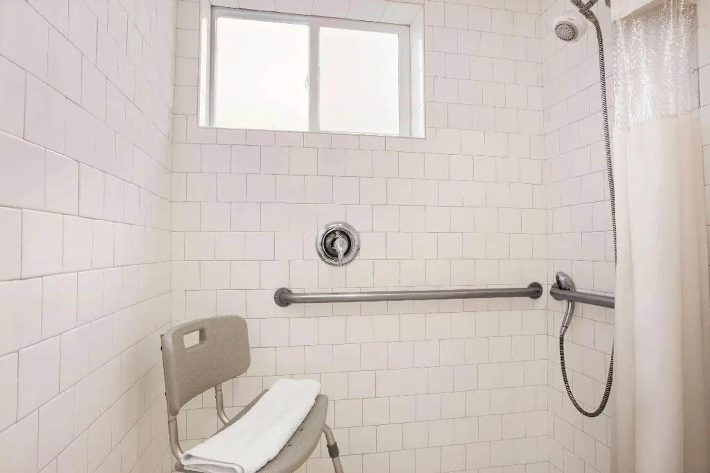 Travelodge by Wyndham Bakersfield Badezimmer