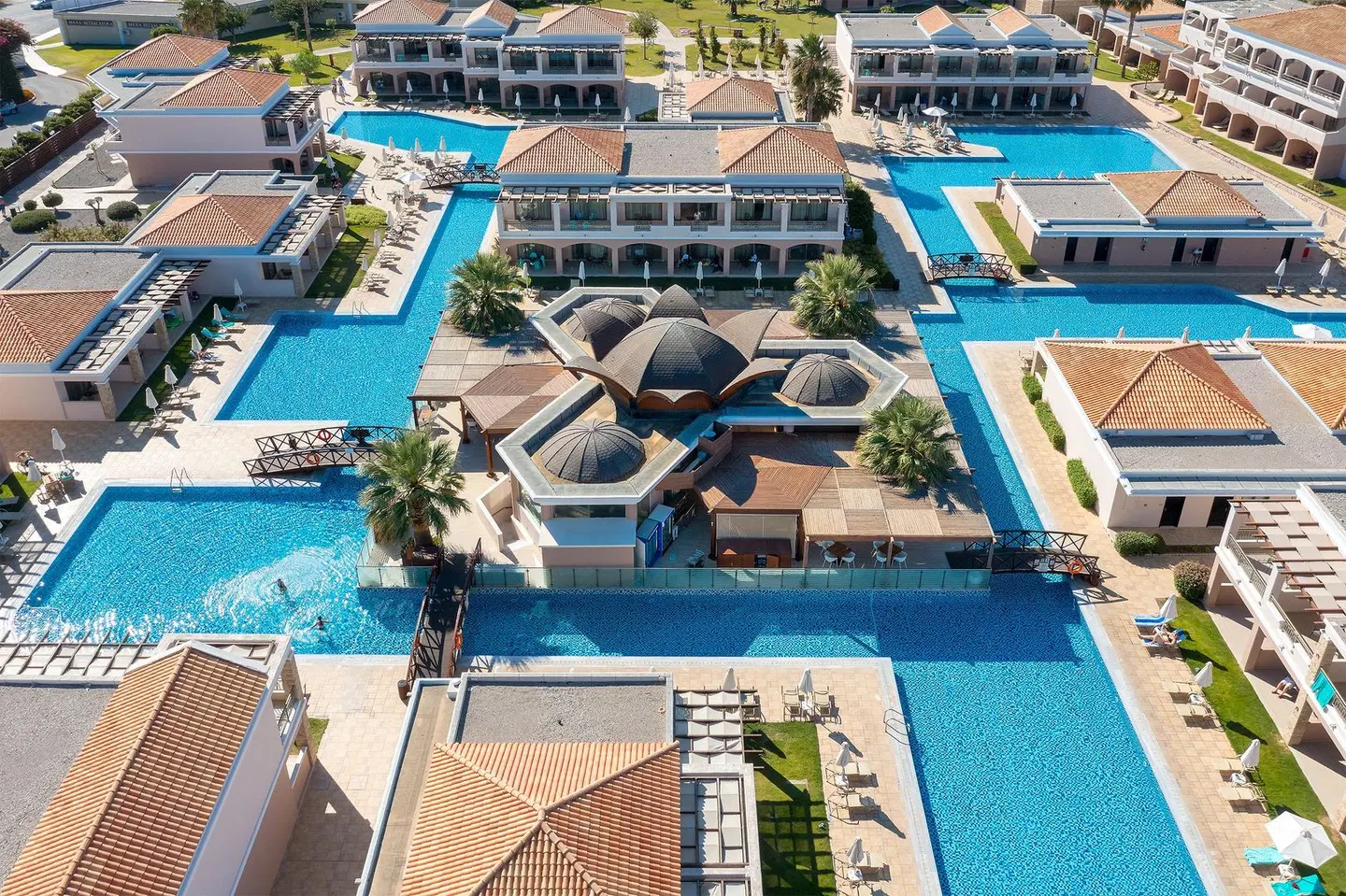 La Marquise Luxury Resort Complex OUTDOOR_POOL