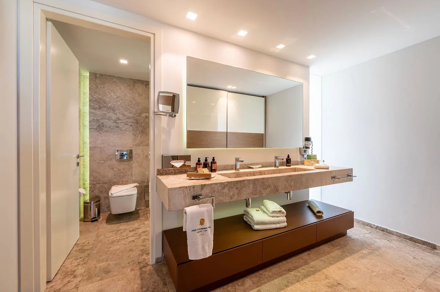 Astir Odysseus Resort & Spa Badezimmer