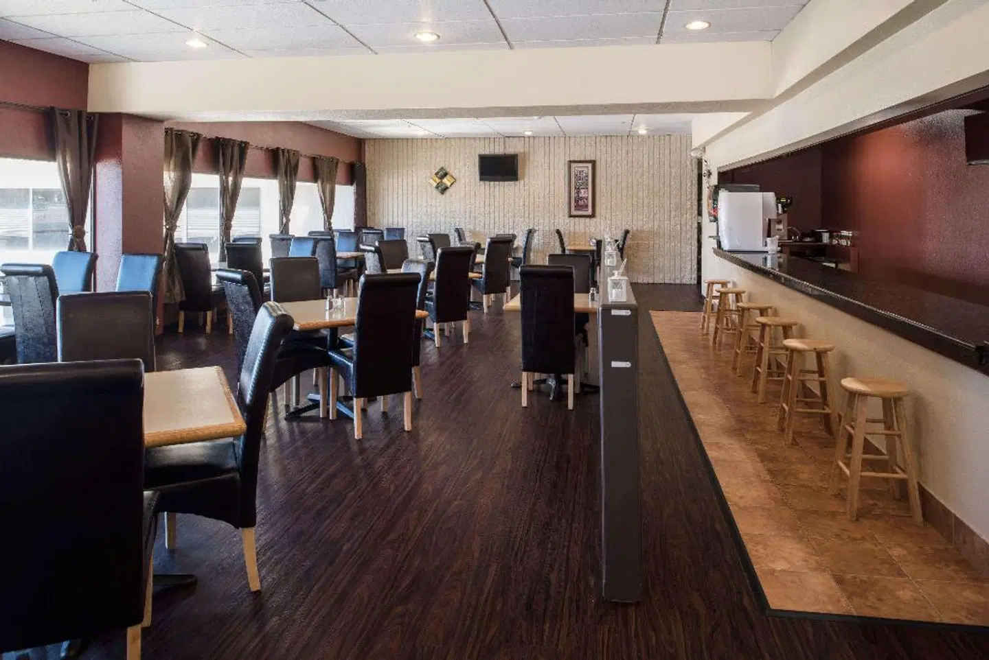 Ramada by Wyndham Downtown Spokane Bar
