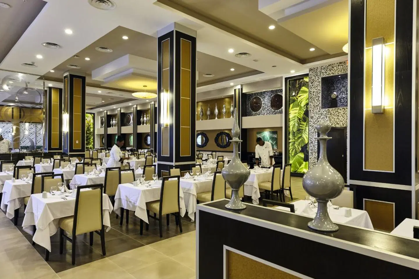 RIU Palace Paradise Island Restaurant