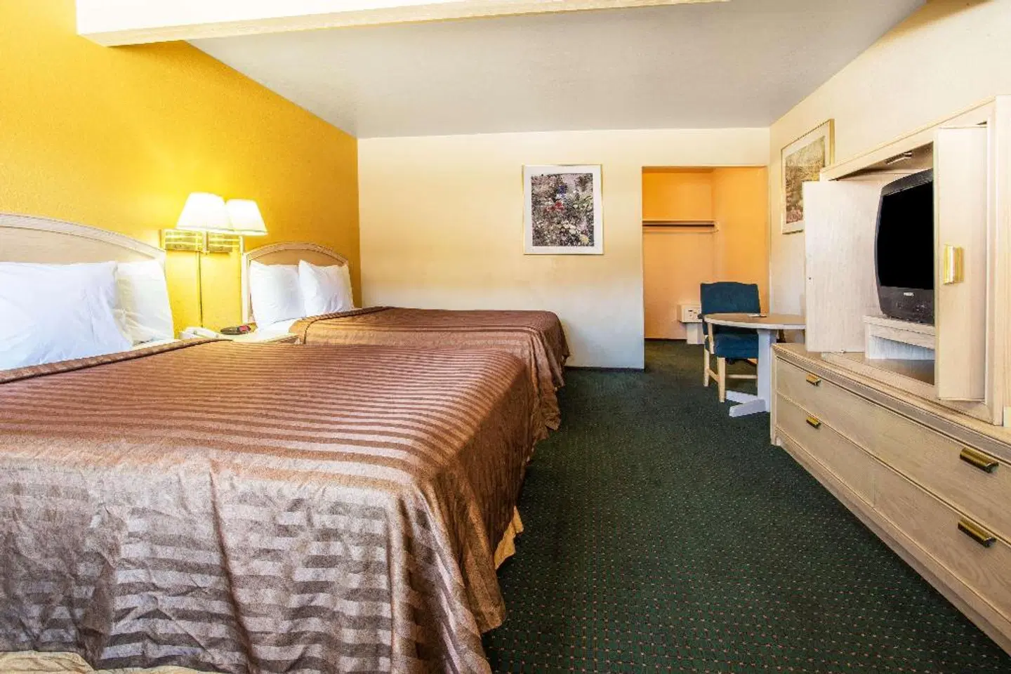 Travelodge by Wyndham Turlock ROOM_EXAMPLE