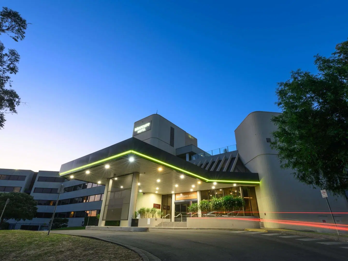 Mercure Penrith EXTERIOR