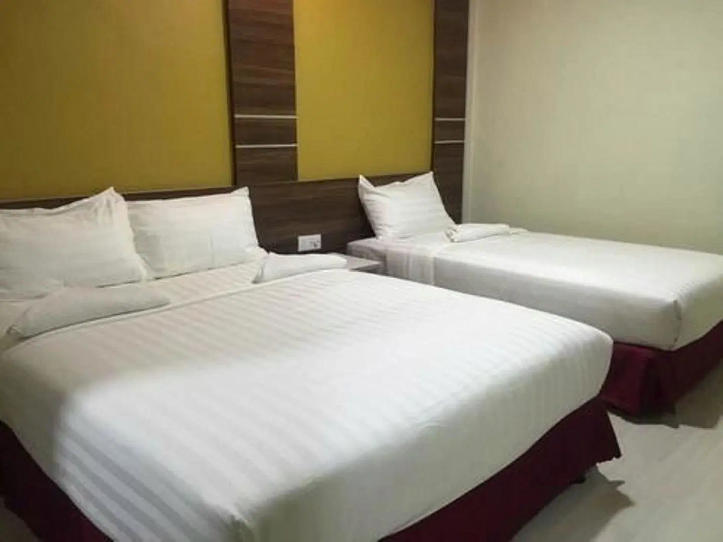 Golden Night Hotel ROOM_EXAMPLE