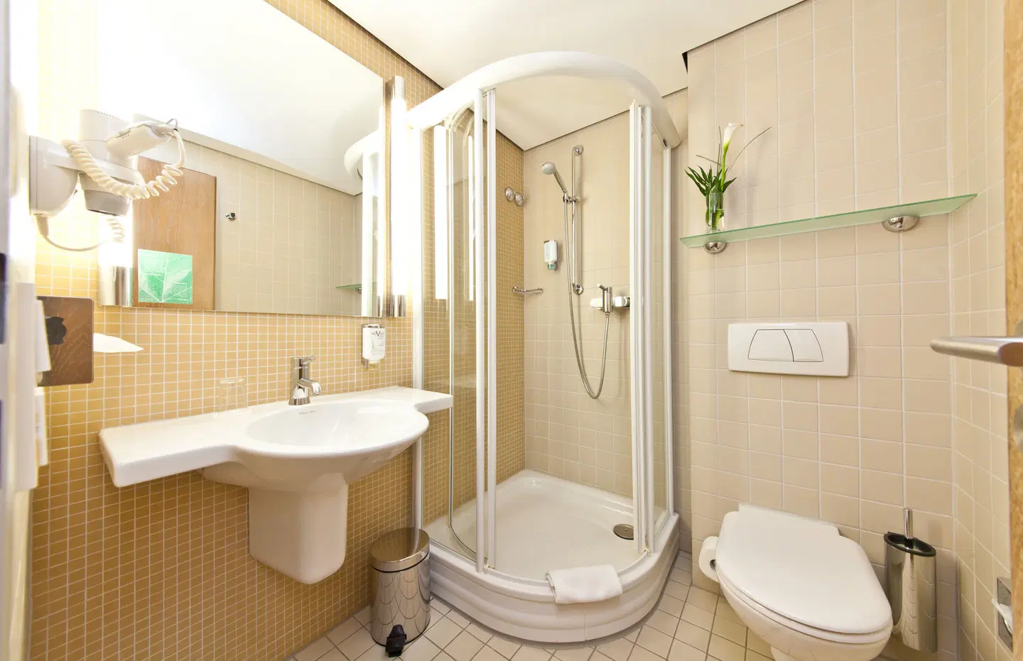 Garner Hotel Cologne East Badezimmer