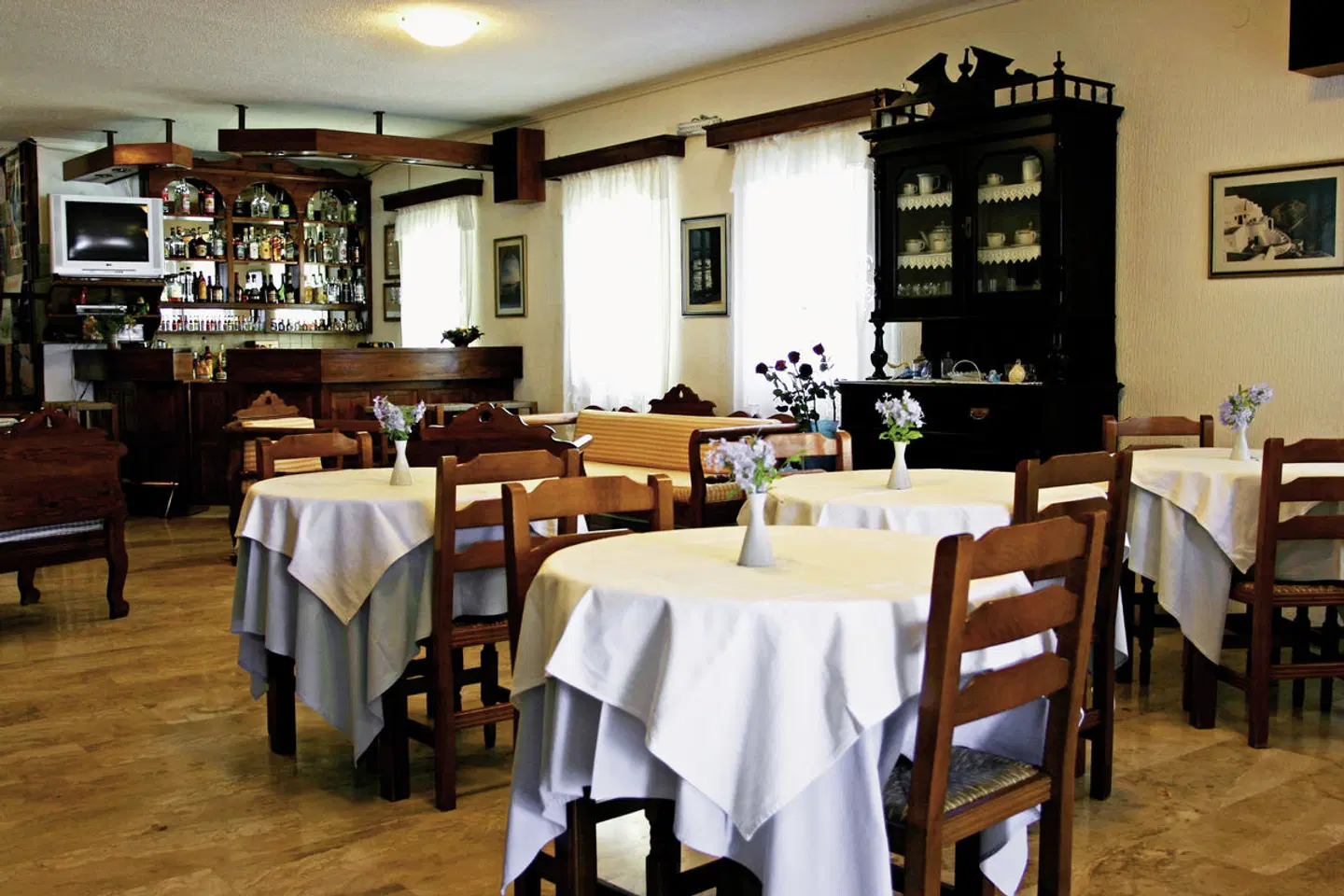 Artemis RESTAURANT