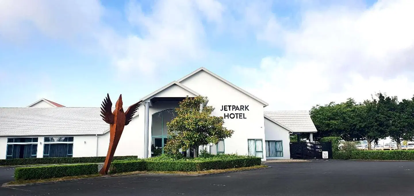 Hamilton Airport Hotel & Conference Centre EXTERIOR