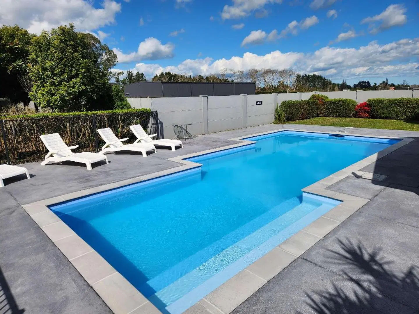 Hamilton Airport Hotel & Conference Centre OUTDOOR_POOL