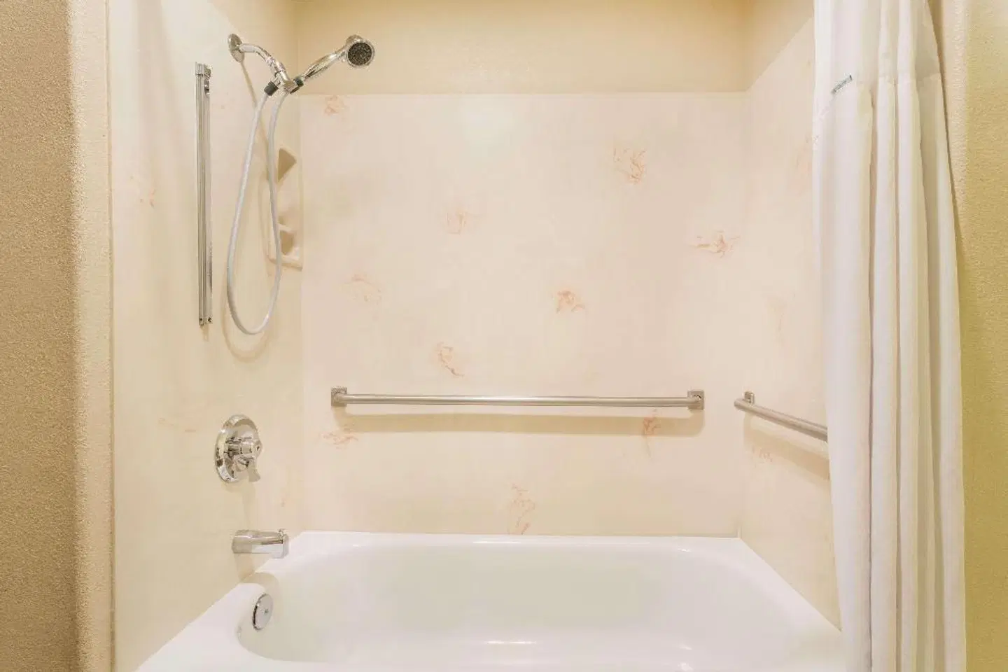Baymont by Wyndham Modesto Salida Badezimmer